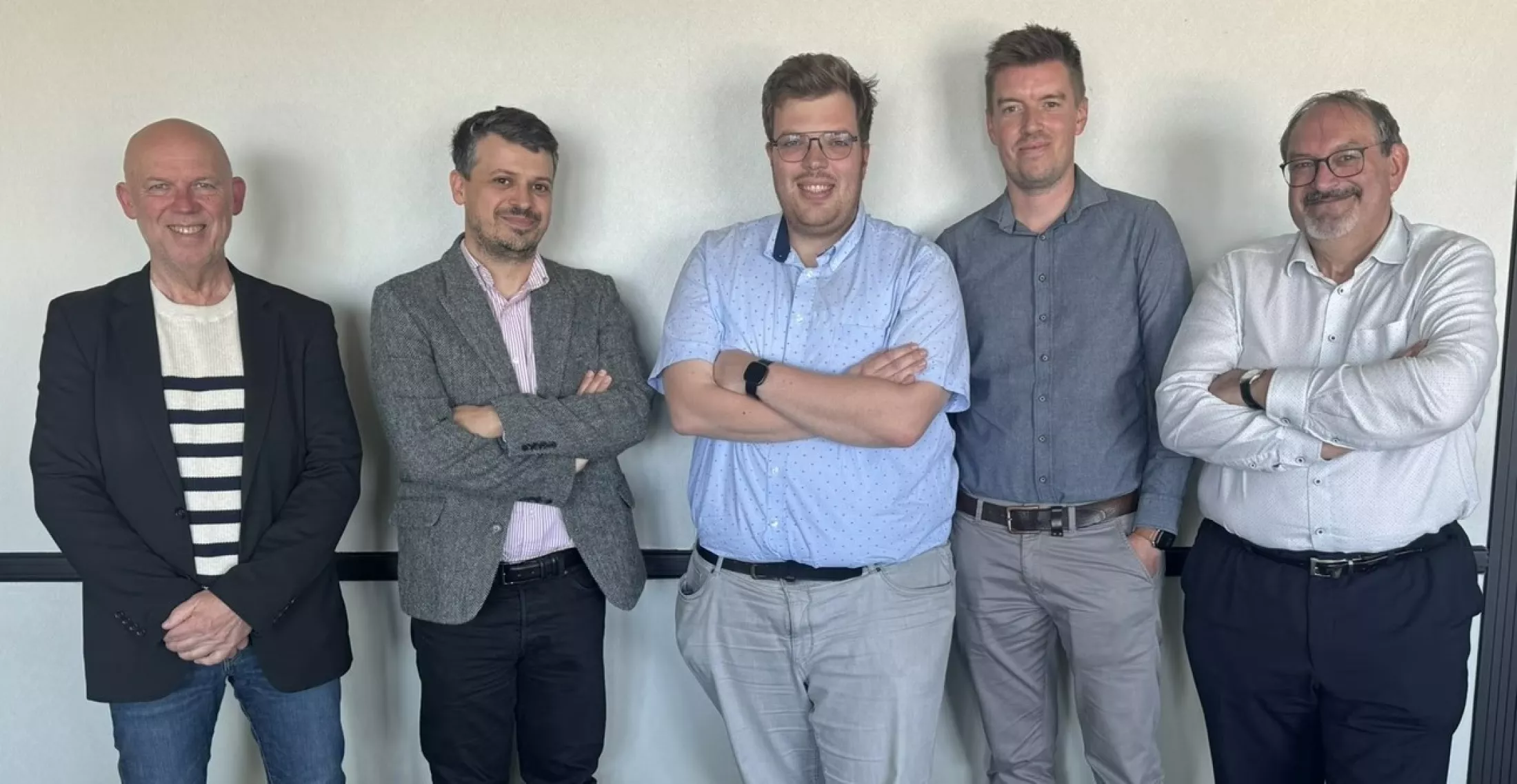 De deelnemers aan het rondetafelgesprek (vlnr): Werner De Swaef (Knapp), Edin Mehmedbegovic (Manhattan Associates), Simon Popelier (Logflow), Tom Vandevelde (Delaware) en Jan De Kimpe (LogisolPro).